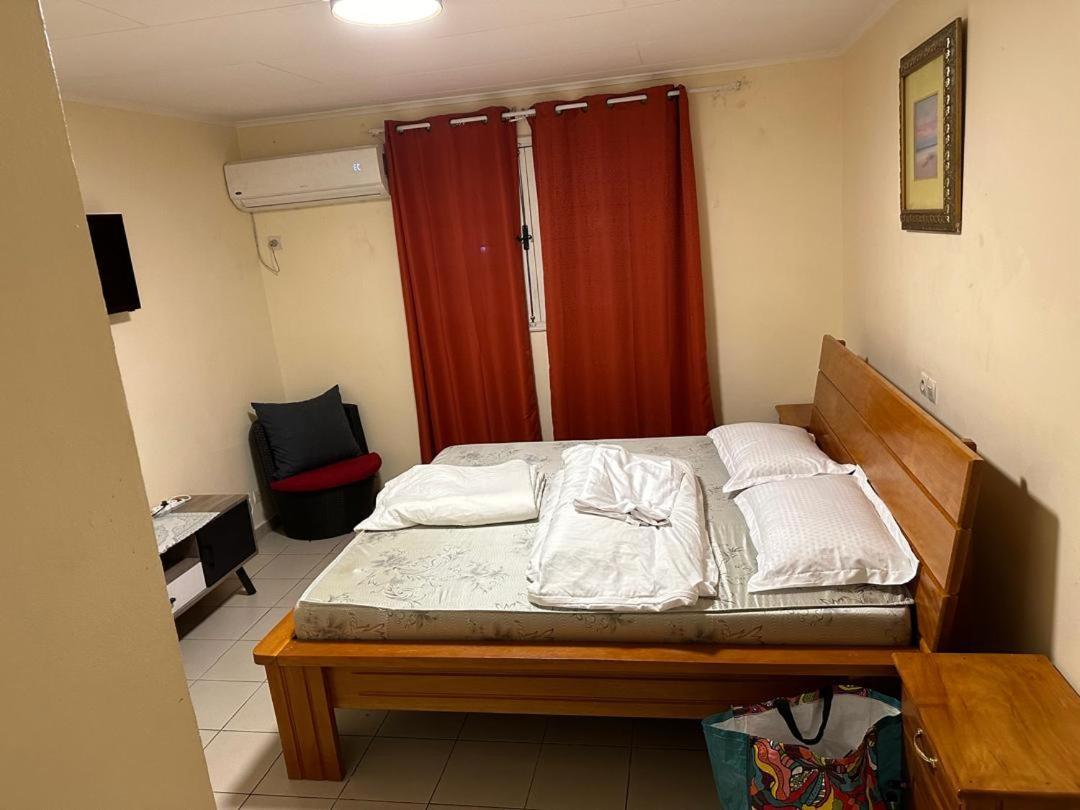 Iris Room Libreville Buitenkant foto