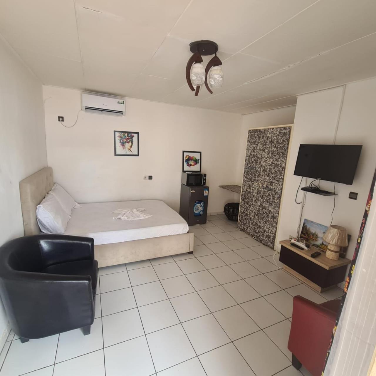 Iris Room Libreville Buitenkant foto