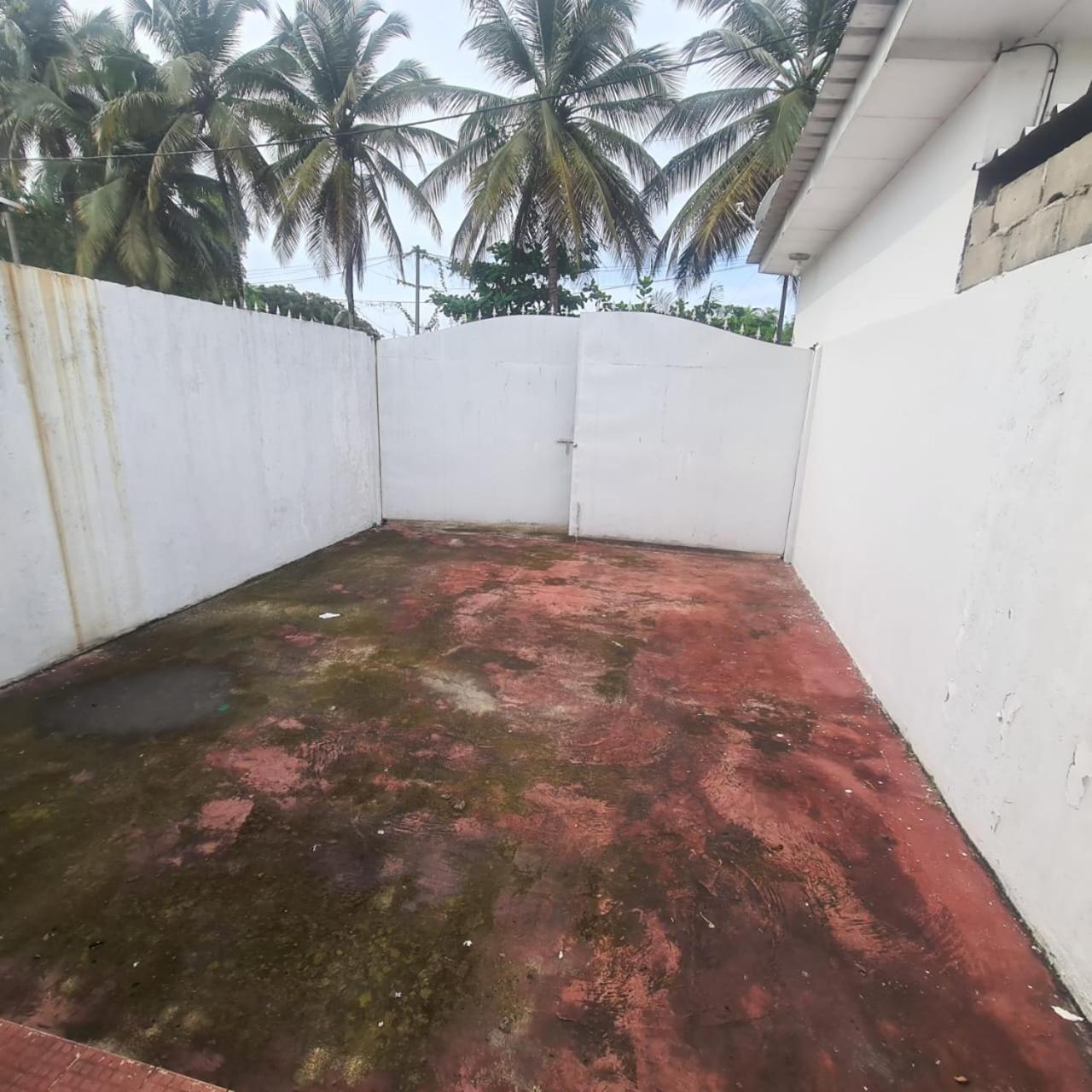 Iris Room Libreville Buitenkant foto