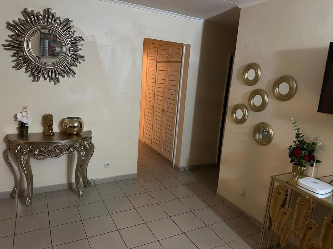 Iris Room Libreville Buitenkant foto